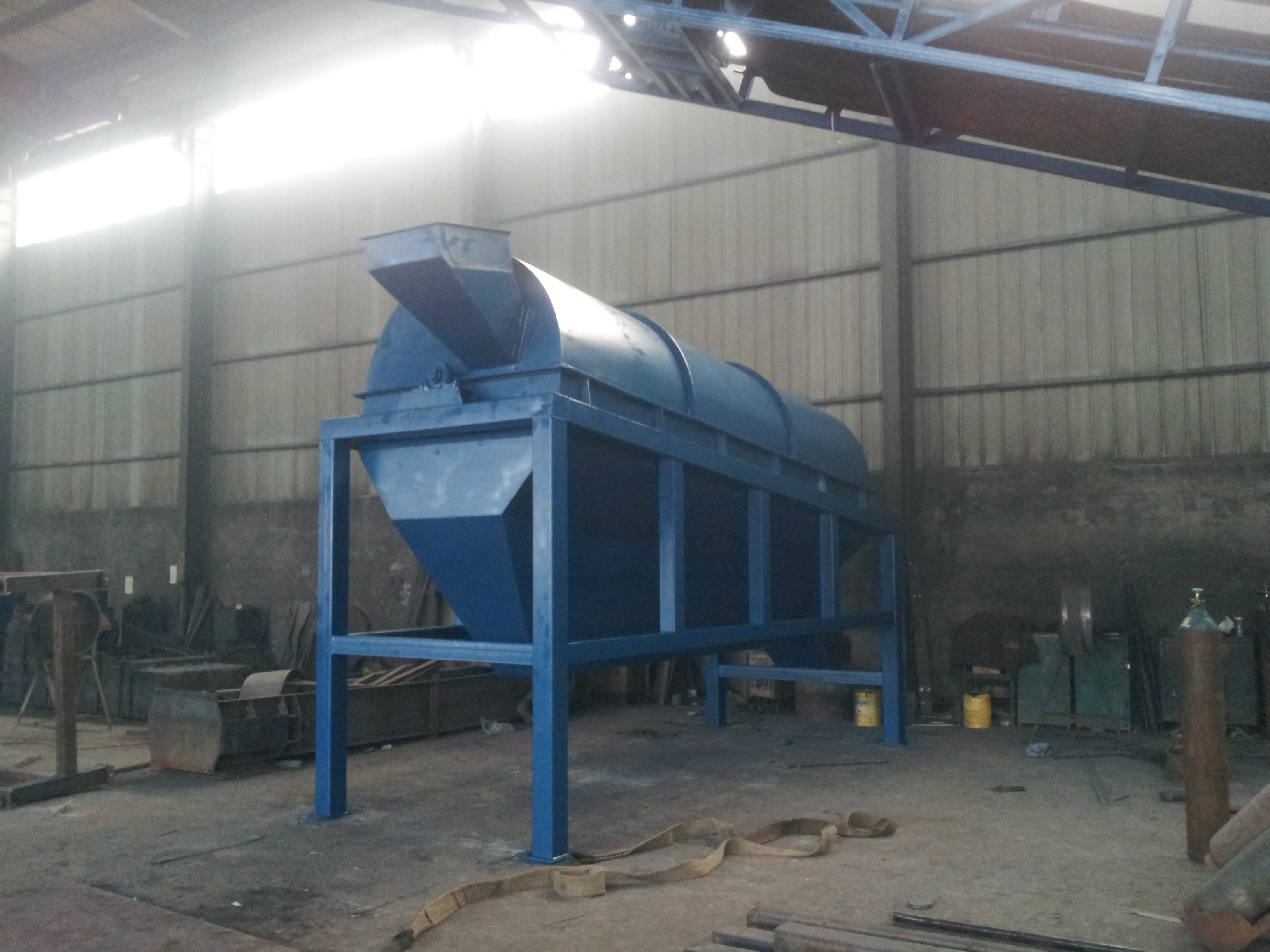 全封閉振動篩沙機(jī)特點(diǎn)